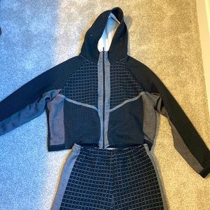 Super stylish Nike pant/jacket set. 🤍🖤